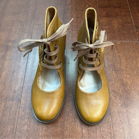 Diversity in Unity Whimsigoth Floral Applique Brown Leather Shoes, Size 8-8.5 - Picture 10 of 16